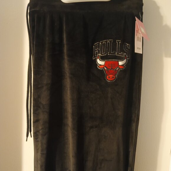 Stylish Black Hooded Jacket - Picture 2 of 4